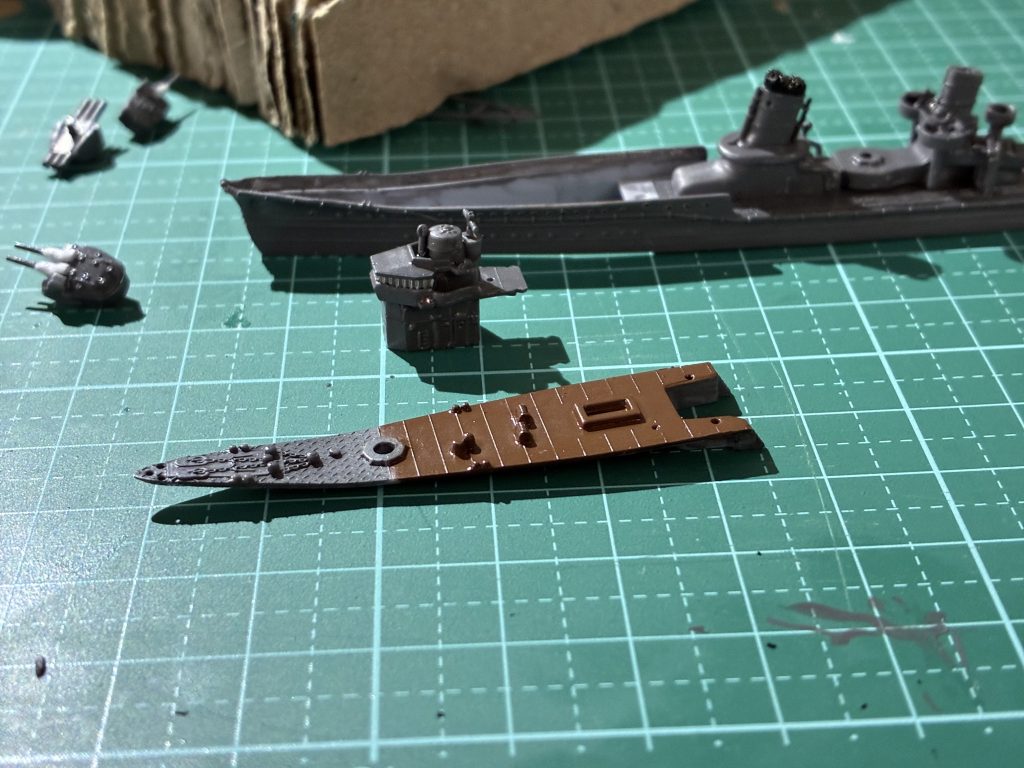 作品名：アオシマ1/700駆逐艦初霜1942制作<p>ガンプラが高いし売ってないから買えない！！なので1000円ちょいで買えるウォーターラインシリーズの駆逐艦を集めてます。結構こだわりがあるのでいつ終わるか分かりません… 楽しいですけどね！</p>
