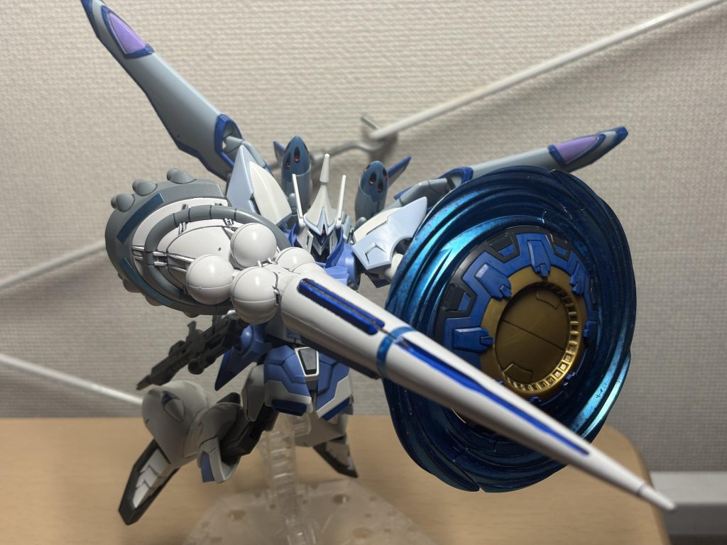 補助スタンドなしで、ハクジをバッチリ持って、ポージングして保持出来ます。SEEDアクションシステムすげぇ。プラモのキット的にはGQギャンよりシュトロームの方が遥かにハクジ適性が高いですねwということで終わります。それじゃあ。。