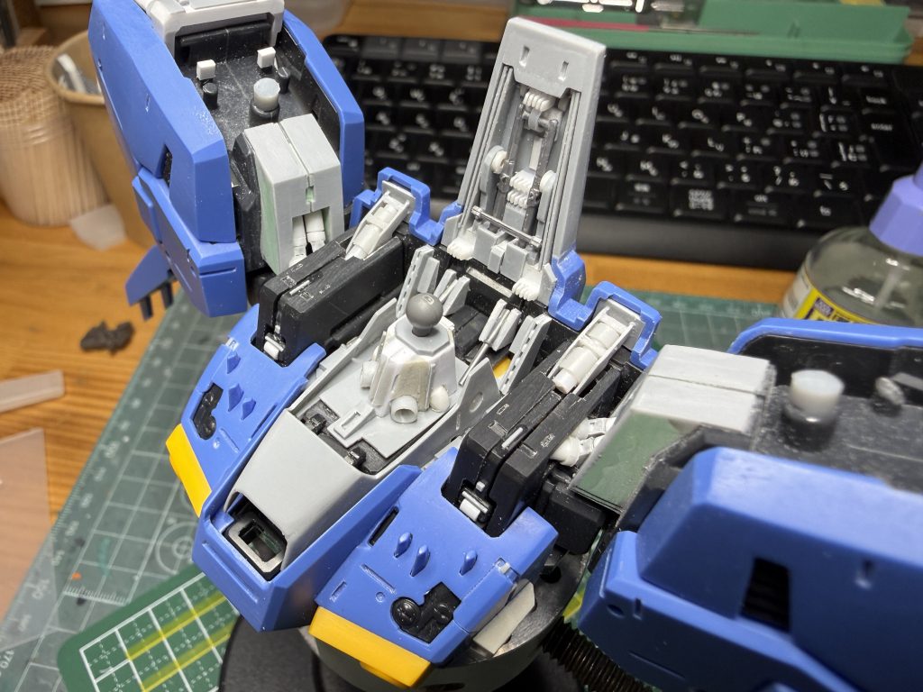 肩口、背面バインダーなど