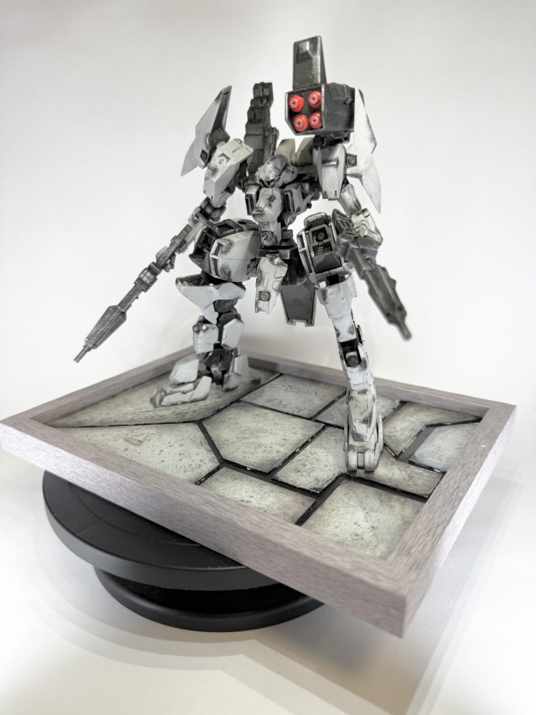 続いて左肩の4連ミサイルポッド行きます。