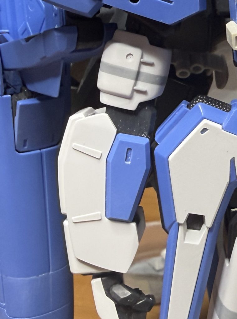 腕の凸モールドは一旦削りプラ板で作り直しました。