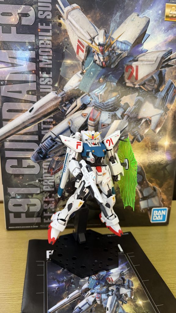 ガンプラ頂いた友人に感謝です。本当にありがとうございました。久しぶりに作って、とても楽しかった〜。また、何か作ったらアップしますので是非見て下さい。また2年後くらいかな?😅