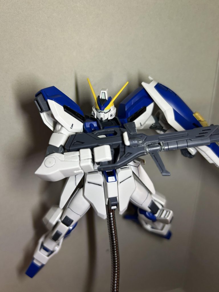 顔面はガンダムっぽくして仕上がりました。