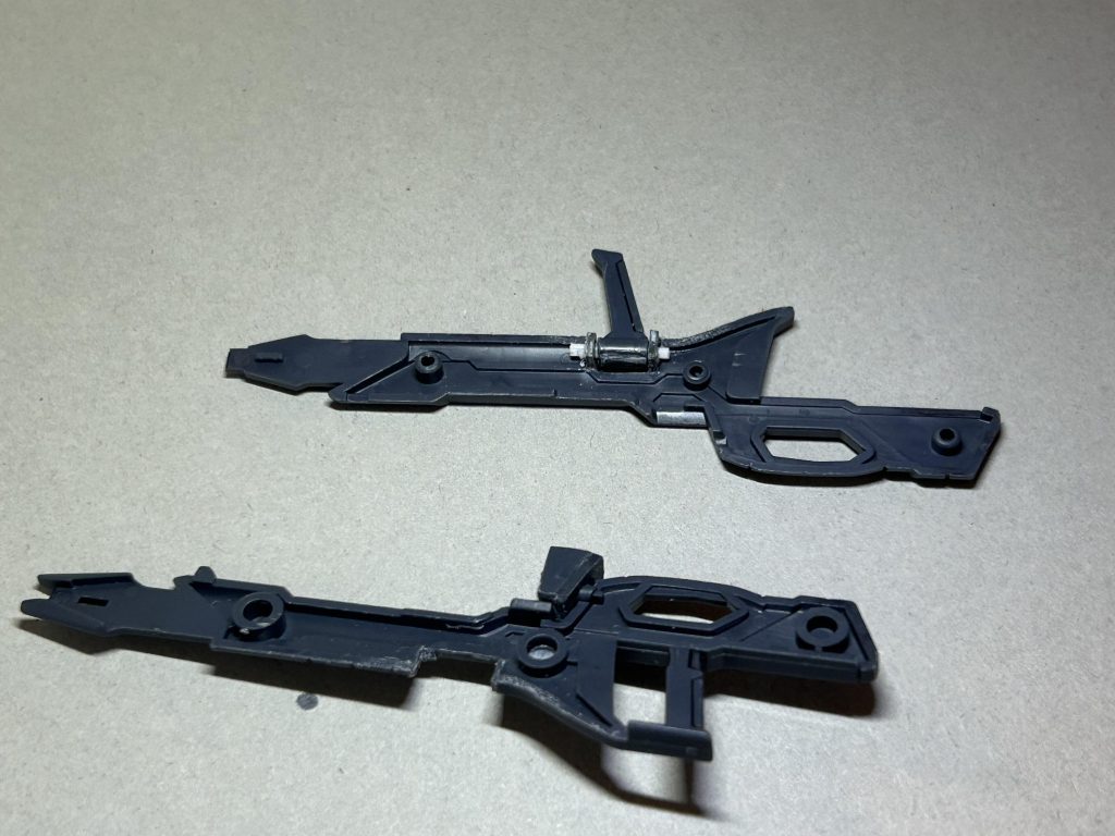 ライフルのフォアグリップはこんな仕上げになり、ぷらぷら感が無くなりました。