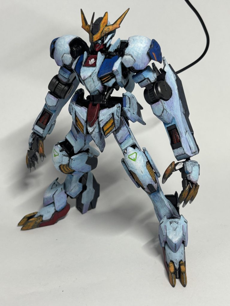 部分部分で見ると大分塗りは汚いですが、それも味ということで‥1/9追記:膝の発光部？を塗ったのでこの写真だけ最新版に差し替え、全体的に紫っぽい色も加えてます