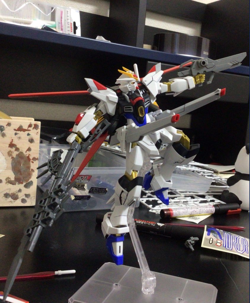 MBF-02+EW454Fストライクルージュ(オオトリ装備)を連想させるポージングPosing reminiscent of MBF-02+EW454F Strike Rouge (Otori equipment)