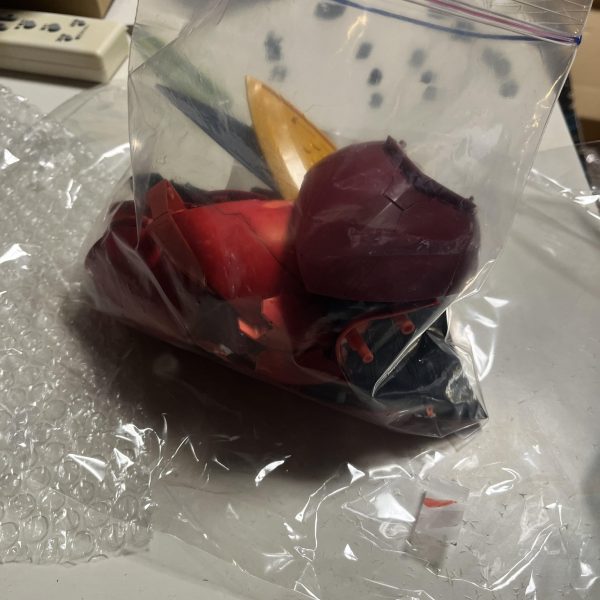 Amazonでパッケージの写真だけあがってるMGゲルググを見つけ定価だからポチったら、まさかの組立て塗装済み、武器なしでした…泣高い授業料だと思って塗り直してますw（5枚目）