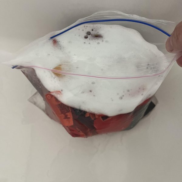 Amazonでパッケージの写真だけあがってるMGゲルググを見つけ定価だからポチったら、まさかの組立て塗装済み、武器なしでした…泣高い授業料だと思って塗り直してますw（6枚目）