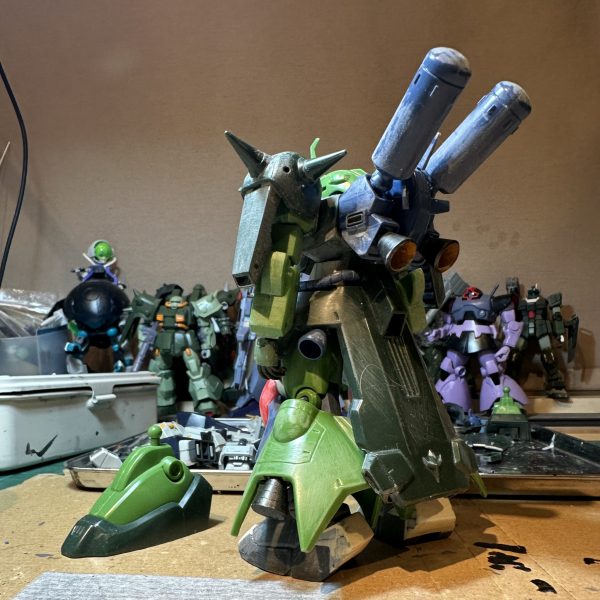 付け替えた各バーニアのバランスの確認このプロポーションに目が慣れてくると、元の足首はふざけてるのかな？ってぐらい大きく感じますw（3枚目）