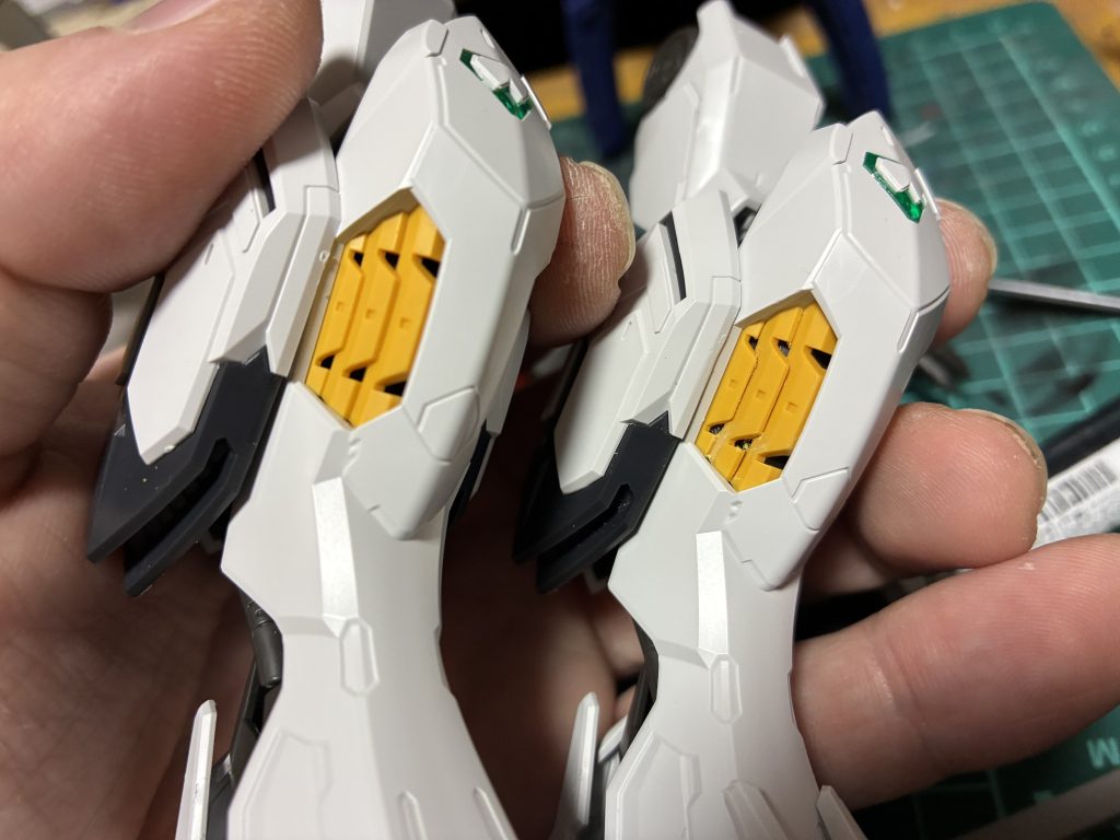 ⬜️足ダクト一枚なりに見えたので掘りを深くして三枚に見えるように筋彫り