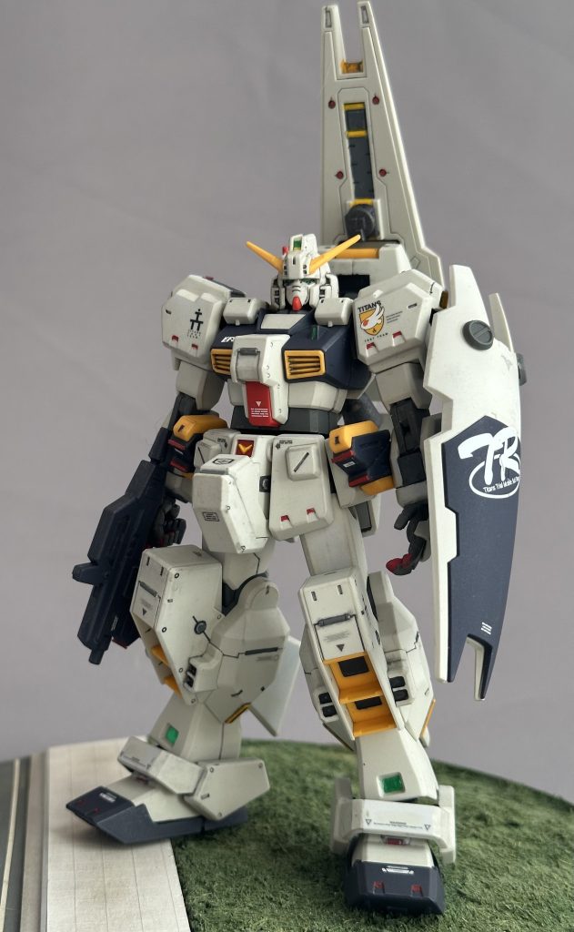 リアアーマー内側にはプラ板を落とし込んでディテール追加しているんですが、さっぱり見えませんw