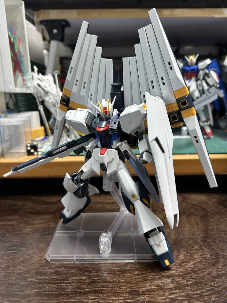 作品名：15番目の子が出来そうです<p>ほぼ完成なんですよね ニューガンダムのバーツを上から被せてるストライク 内部フレームは全部ストライクなので まぁストライクでしょう</p>
