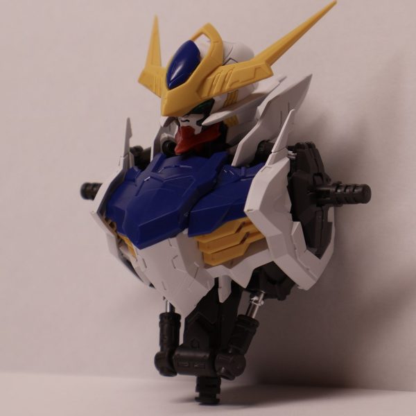 初めてのMG！1/144とは違う良さがあって格好良いです。（1枚目）