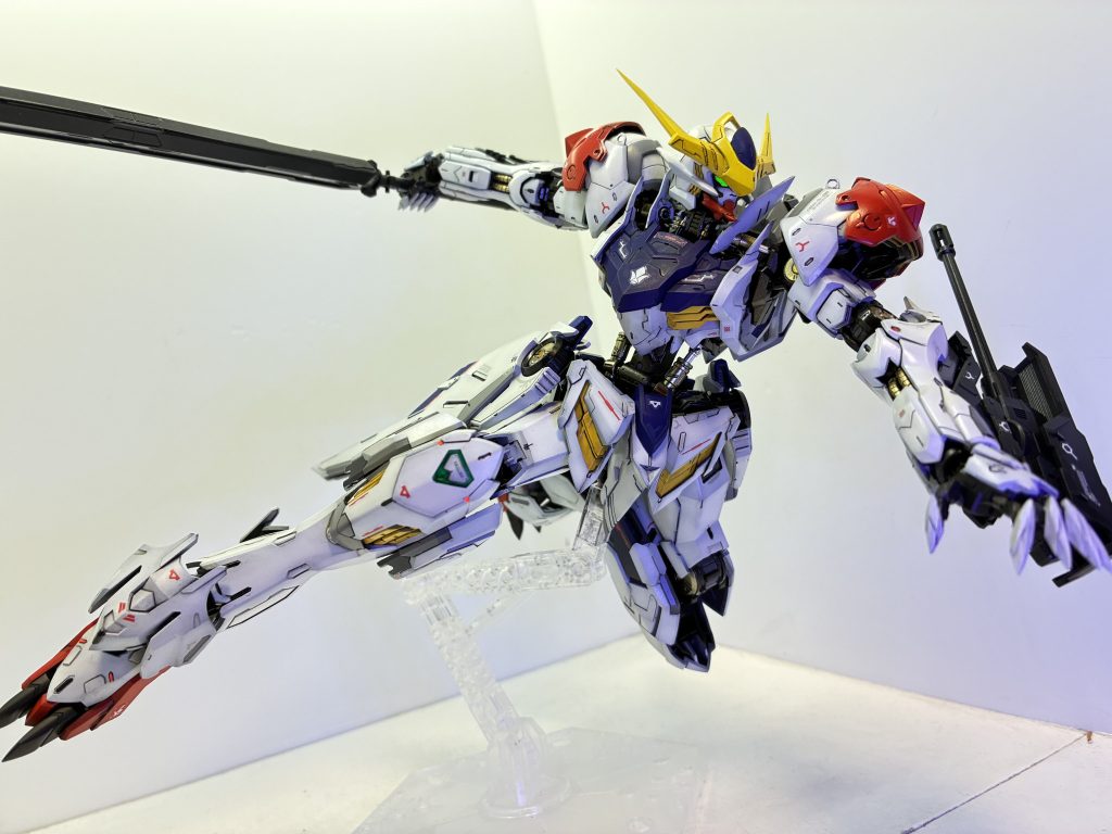 グラデ塗装を細かく汚しを入れています。