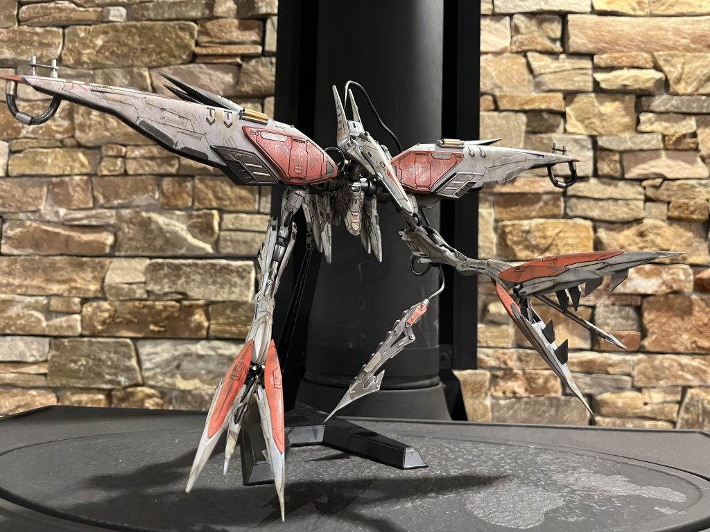 お次はエネルギー発射装置を使用してポージング⸜(*ˊᗜˋ*)⸝ そして今回はホワイト部分だけ黒立ち上げでグラデーション塗装をしました(*´˘`*)