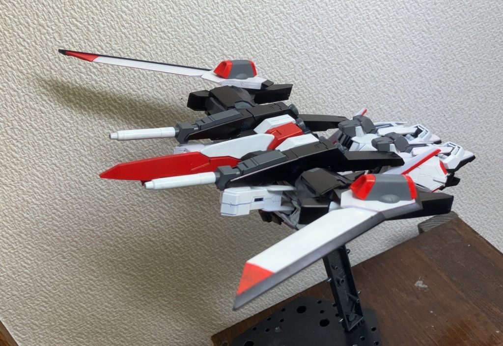 可変形態です。シンプルな可変機構って改造しやすいことに気付きました。前からこれやってたら少しはマシになったのだろうか?多分なってないな