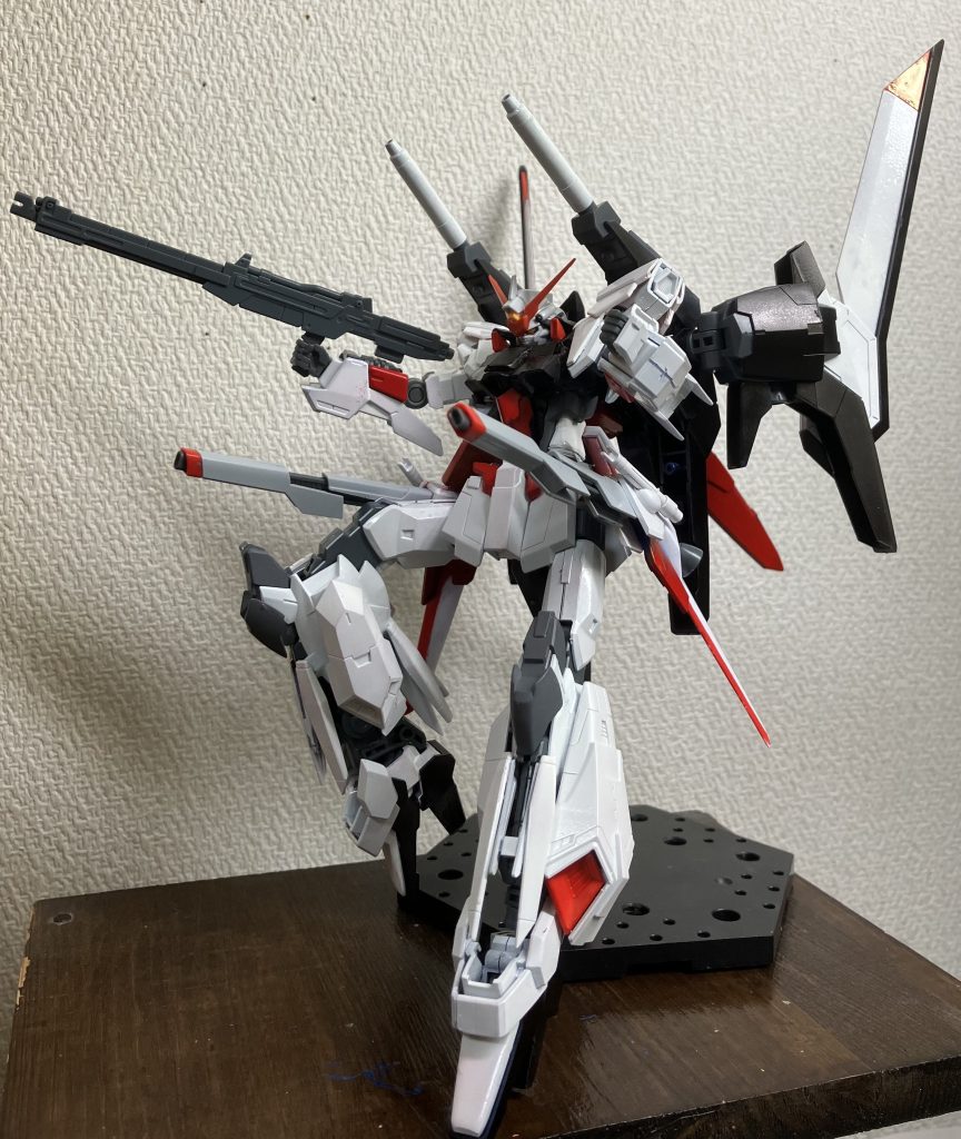 ハイマットフルバーストのポージングって難しいですよね。俺のしては武器を持ってない腕はどうすればいいか少し悩むんですよねぇ