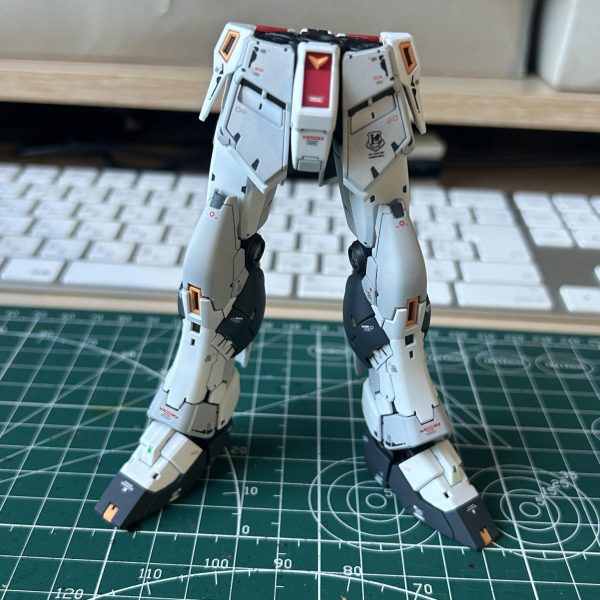 股関節の可動軸機構が化け物過ぎて、あらためてRG規格は凄いなぁと思いました。（2枚目）