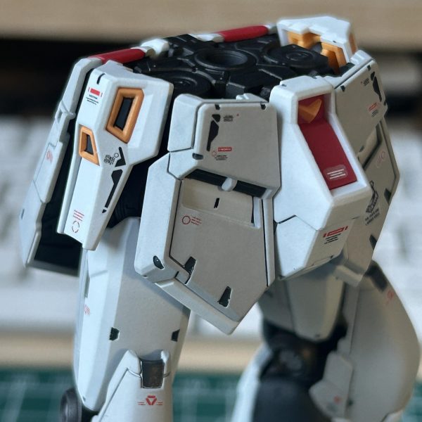 股関節の可動軸機構が化け物過ぎて、あらためてRG規格は凄いなぁと思いました。（3枚目）