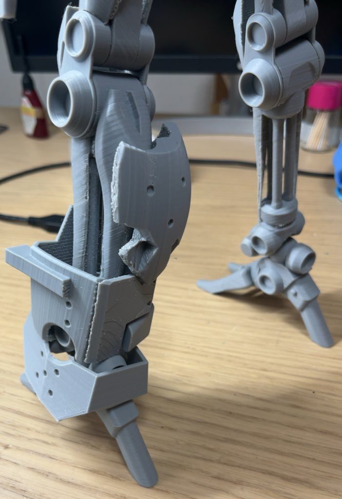 装甲は劇中完全再現は難しかったのですが磁石により着脱できます。