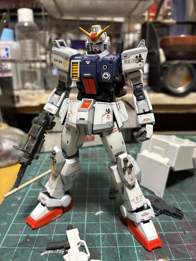 作品名：hg陸戦汚すか迷う(￣∇￣)<p>hg陸戦ここまで改造塗装と凝ってみたけど、陸戦って泥臭いがかっこいいイメージだからめちゃくちゃ悩むどうしようかな😕？</p>
