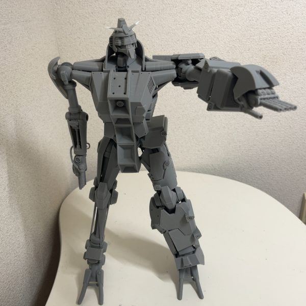 久しぶりの投稿ですね！ようやく装甲の出力ができました！装甲は磁石でかろうじて付いているのですがまだまだ補強が必要な状態です。保持力が安定したら右側の装甲も3Dプリンタで出力していきたいと思います♪（4枚目）