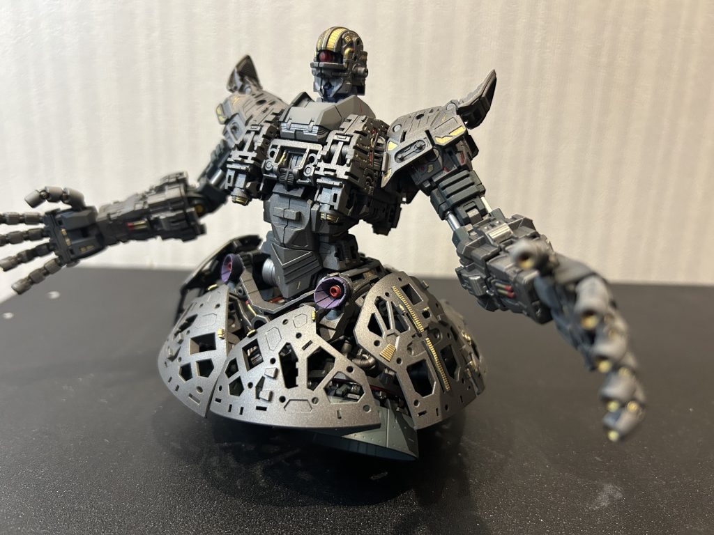 見えなくなる内部フレームの部分塗装に今回は挑戦筆塗りだけであればそんなに苦にはならず、労力に比べて自己満足感が強い