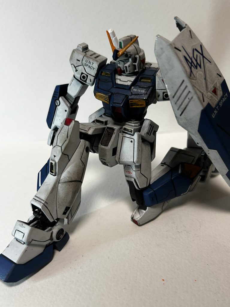 間接部分を改造して綺麗に膝立ちできるようにもしてます。