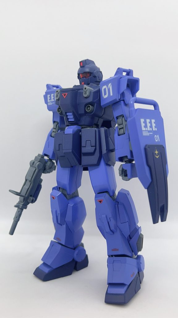 シンプルでアンテナがないゲーム版の頭部を選びました。