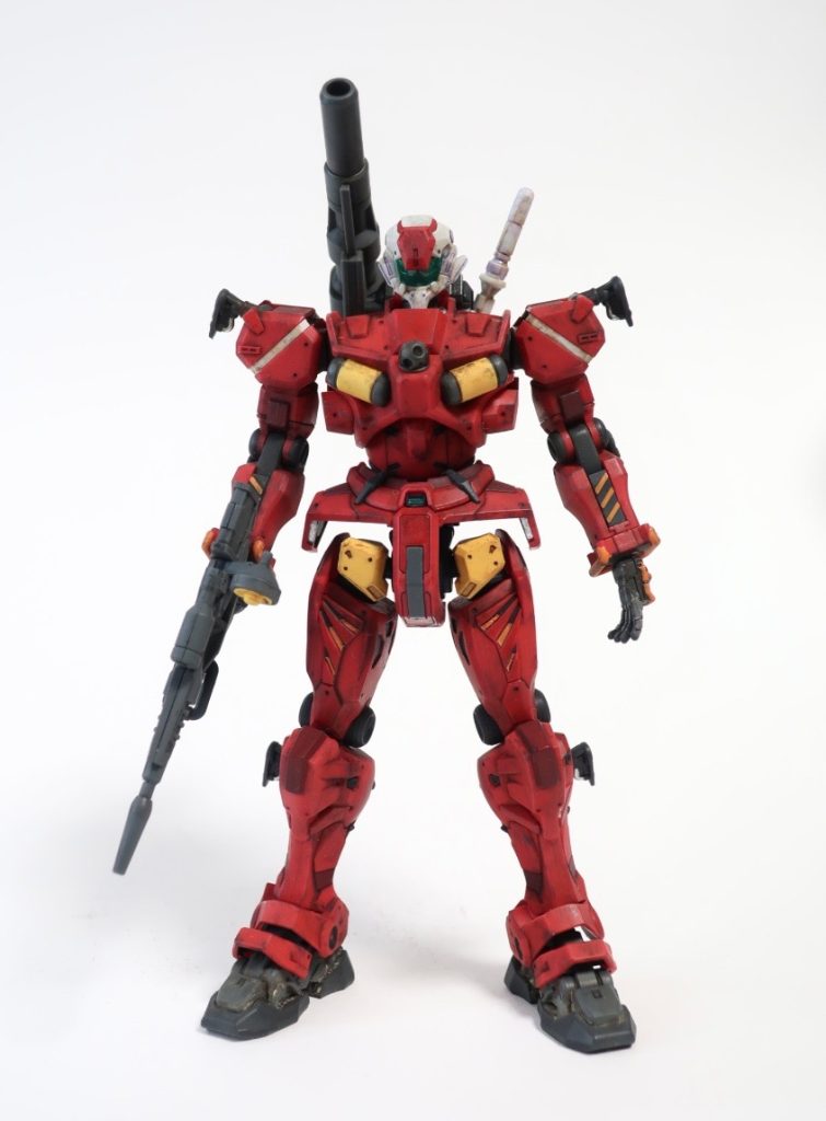 関節がフィギュアっぽいというか、今までのガンプラとまた違う構造になっててフル塗装すると剥げが心配かも。ポーズつけて遊ぶなら無塗装が安心かもしれませんね