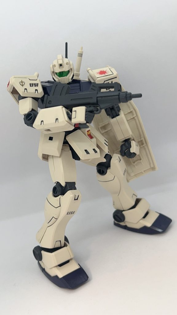 左肩の上面に演出用ペイント弾の被弾シールを貼ってしまいました。