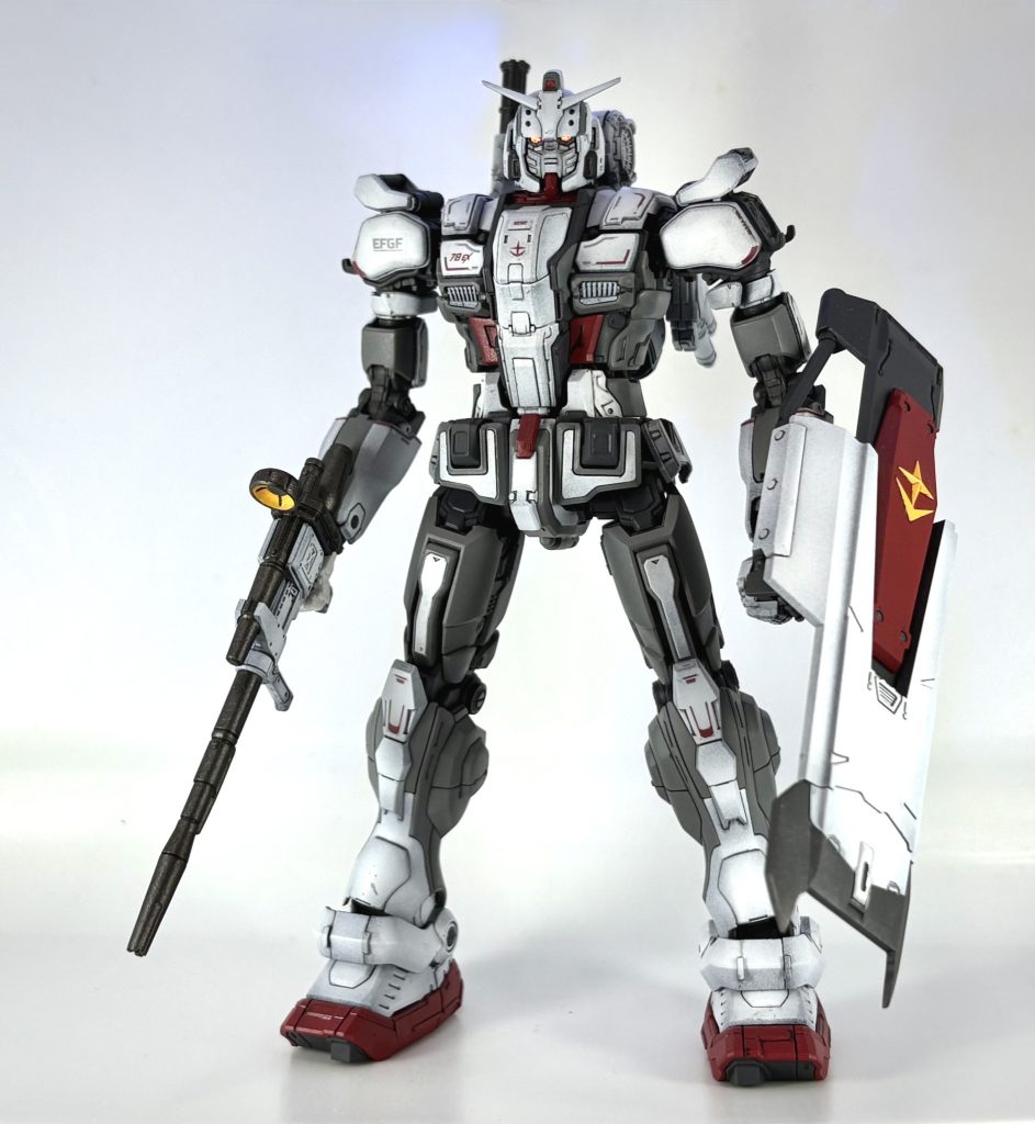 製作当時は使用していなかった蛍光塗料を、今回ツインアイへちょい塗りしました、劇中の白い悪魔感が盛れた気がします。