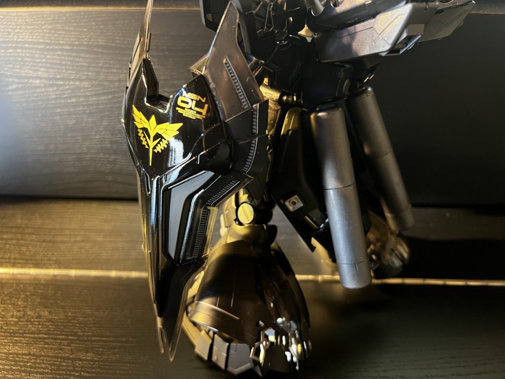 盾は、強い光沢を表現しました。これで敵のビーム対策は万全です笑