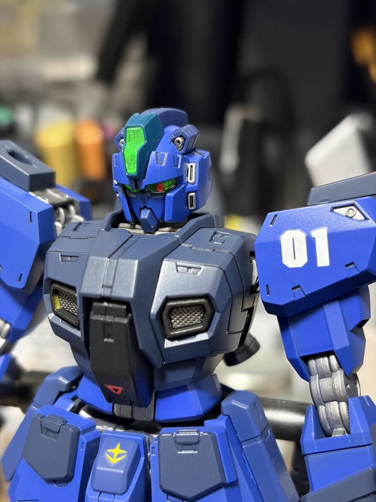 目玉はシール貼っただけです！