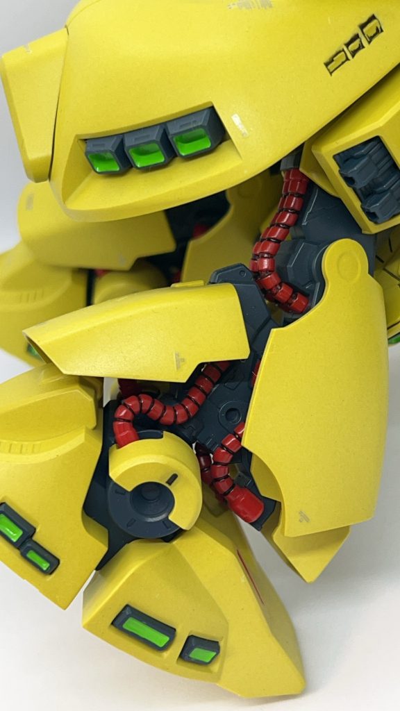 チラリと見える赤いパイプがオシャレです。