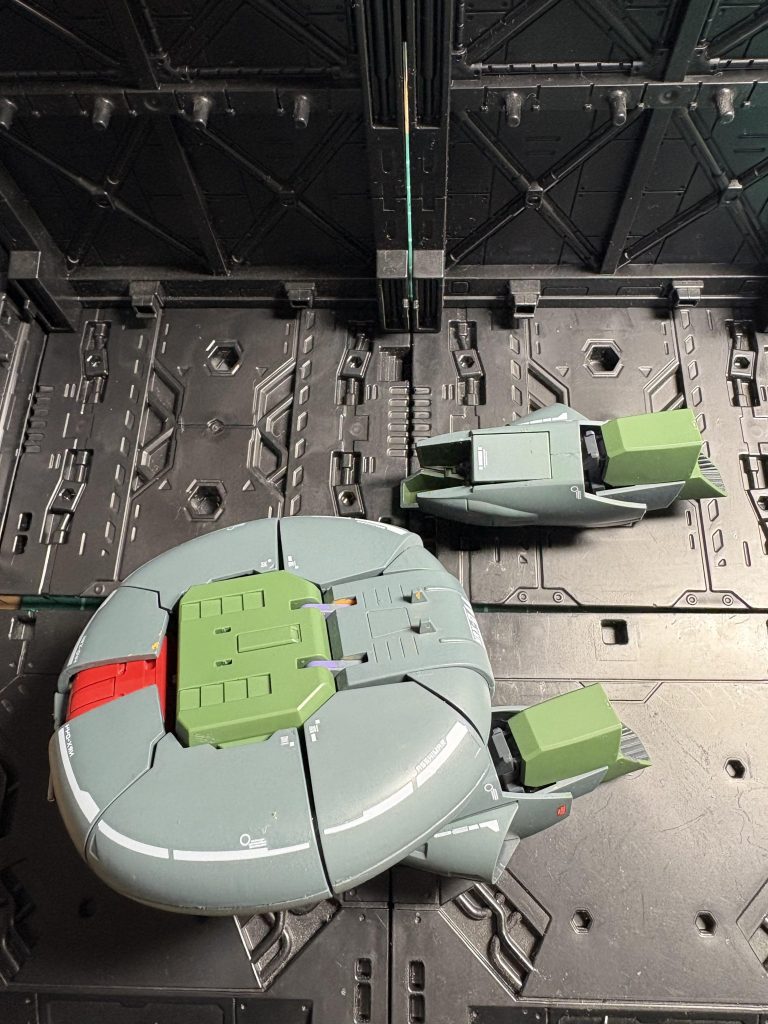 塗装じゃなくてヒザがもげました😥　マジか〜！