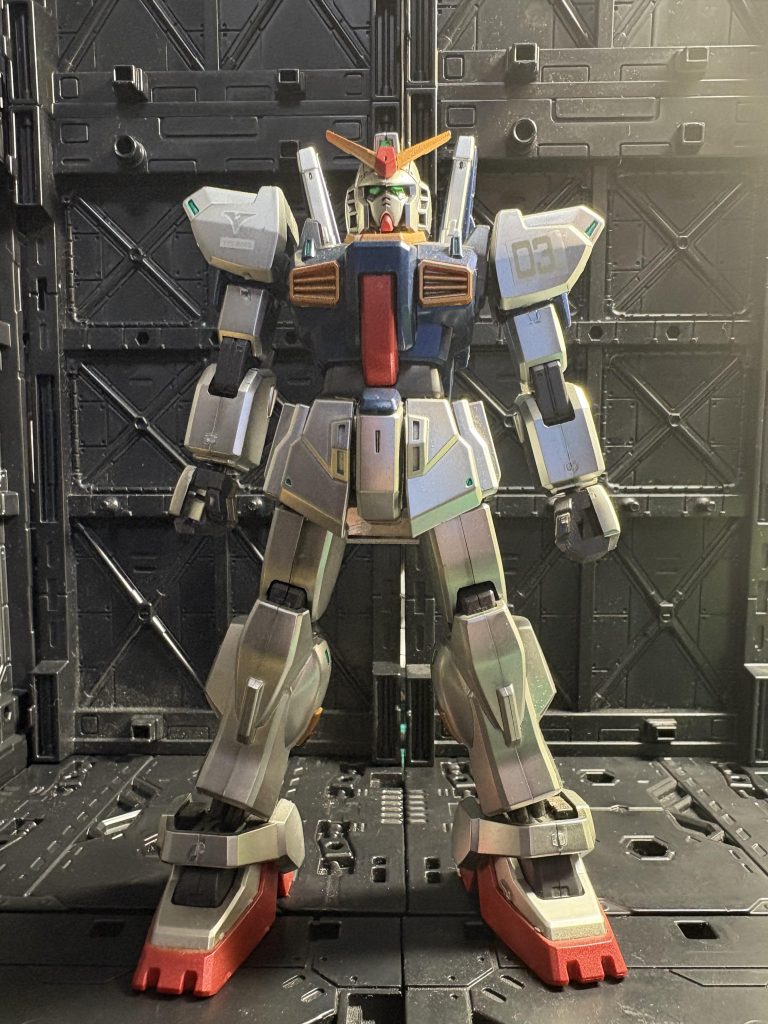 メッキ仕様なので合わせ目消しなどしておりません。当時作ったものですので、ランナー跡もそのままです。