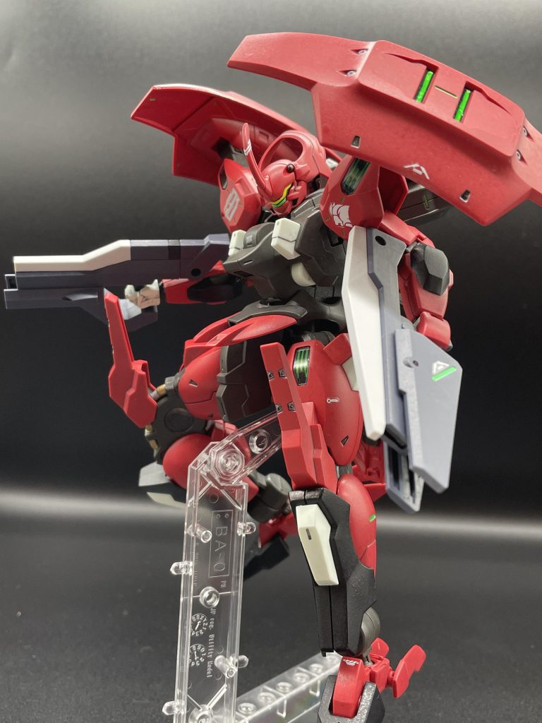 ビームカヴァリアはとても自然に馴染む。ちなみに腕と足は改修型設定で黒くしてあります。