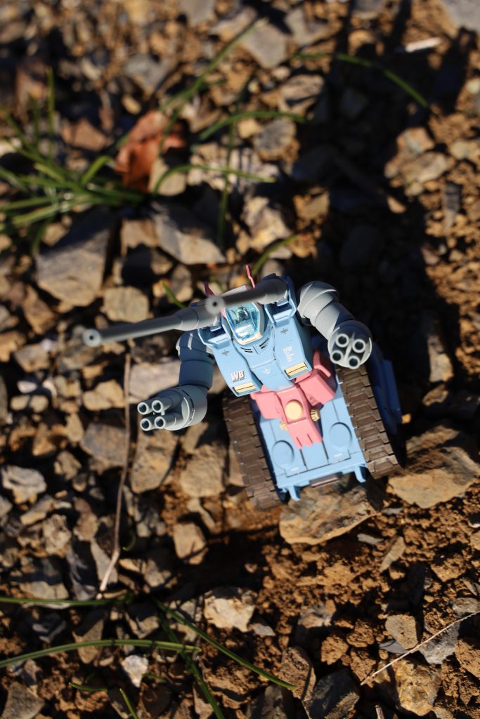 ドップを見上げるガンタンク