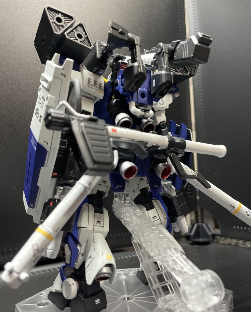 スクラッチなどはせずにいろんなジャンクパーツや武器類を集めて作成したので設定通りではないですが当時の自分にはこれが限界でした。（今も大差はない）