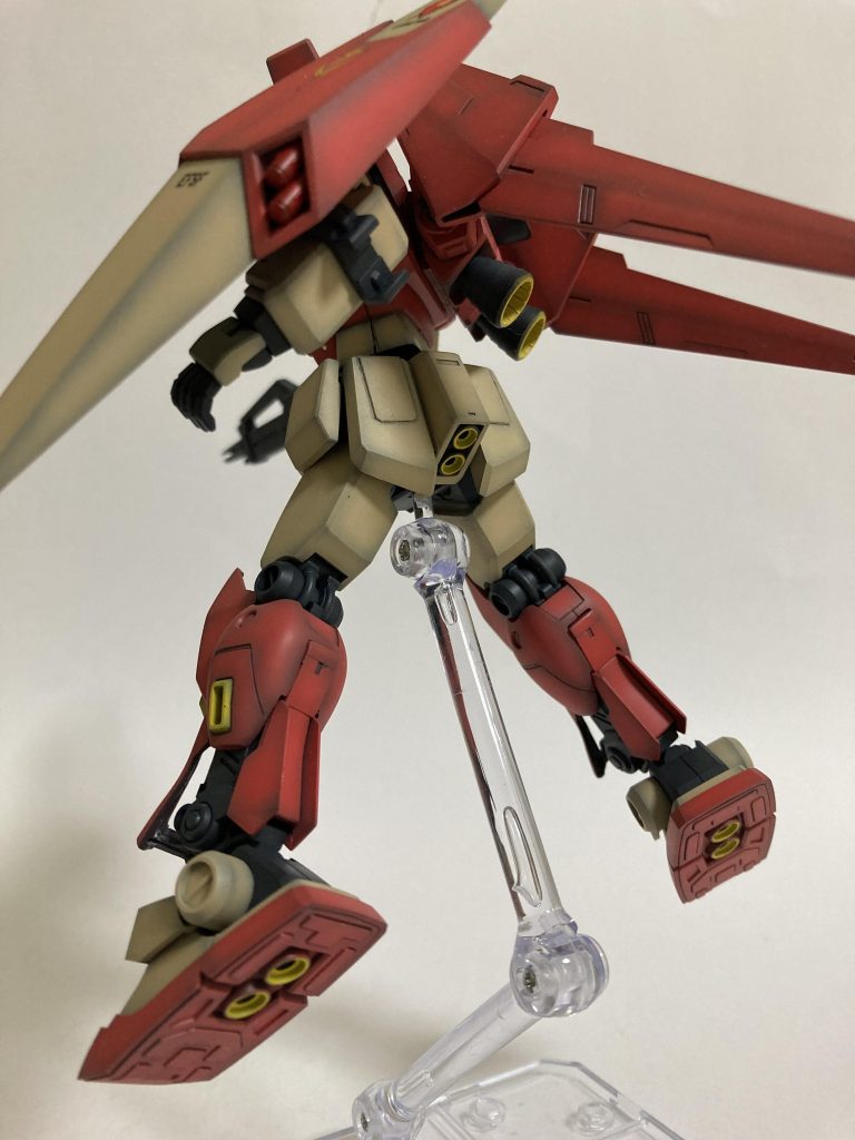 本機の最大の特徴であるフレキシブルバインダーは高い運動性をもたらす結果となり、百式に正式に採用された