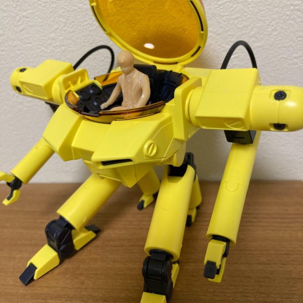 ケーラ機を作り上げて、少し燃え尽き症候群…すぐに次のMS作る気にならなかったので、息抜きにハサウェイ作ってみました(いや、結局模型は作るんかぃ！)スクラッチではなく、1/30の風景用&鉄道模型用とかいう40体くらい入ったフィギュアのセットを加工して作成してます。塗るとそこそこ良い感じだと思いますが、いかがでしょうか？初投稿のトロハチのバナージ&ミネバより全然楽ちん…あ、またハロも作らないと…しかし、メッドまでキット化してるなんて…良い時代ですねー（2枚目）