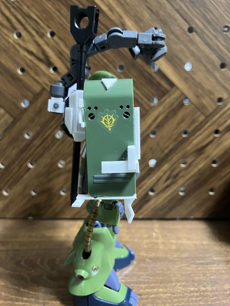 ラック部分を必要最低限追加するだけで武器を外すとちゃんとシールドの機能がある