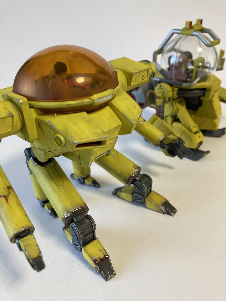 メッドは民間業者の重機トロハチは軍所有のプチモビ(軍所有か？)って感じで塗り方を変えました