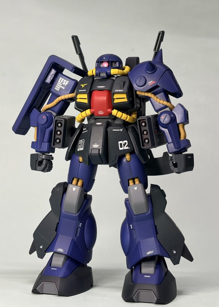 MG特有の3連装ミサイルポッドを装着。個人的に綺麗なシルエットが崩れる感じがしたので外してしまいました。なんかしら改造が必要かも。