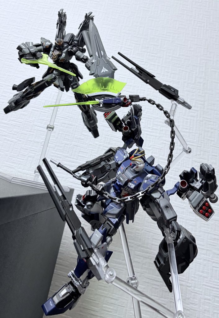 オールレンジ攻撃のポーズが撮れるようになったので、過去作のシナンジュ・レヴォルテと対決シーンを撮ってみました