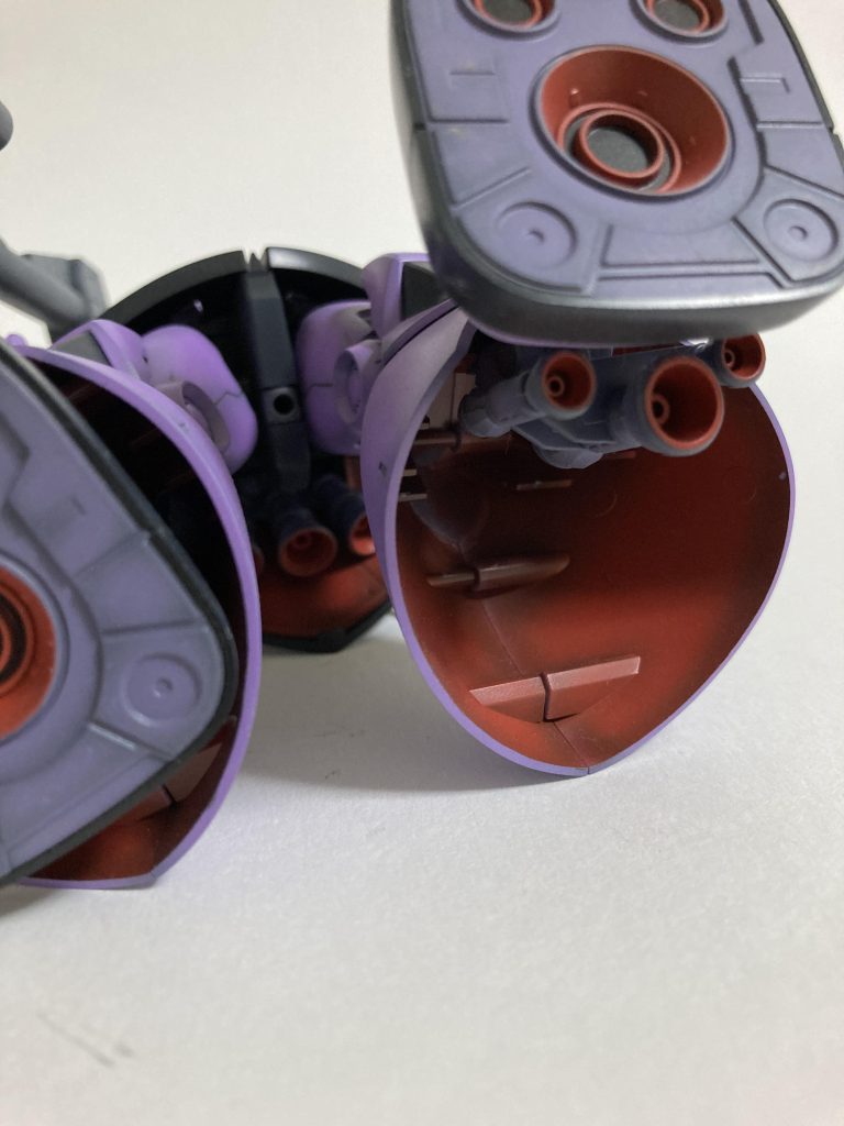 ふくらはぎのフレア内も赤で塗装