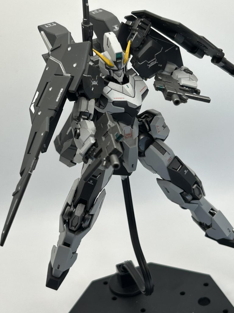 やはり二丁持ちが好きなので、好きなポージングです。これをするのであれば、予備マガジンなども腰に付けておくと良かったかなと今になって思いました💦