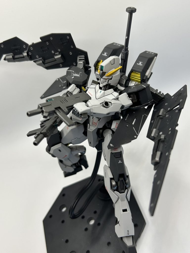 アーマー裏のシルバーがチラッと見えると、存在感があってかっこいい気がします^_^