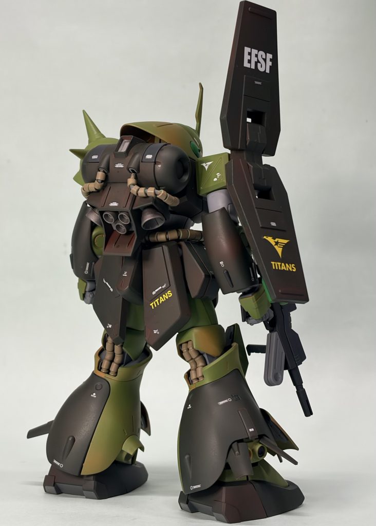 濃緑色が綺麗にでたのでそのままテカテカにしてもよかったのですがイメージと異なるので艶消しに。